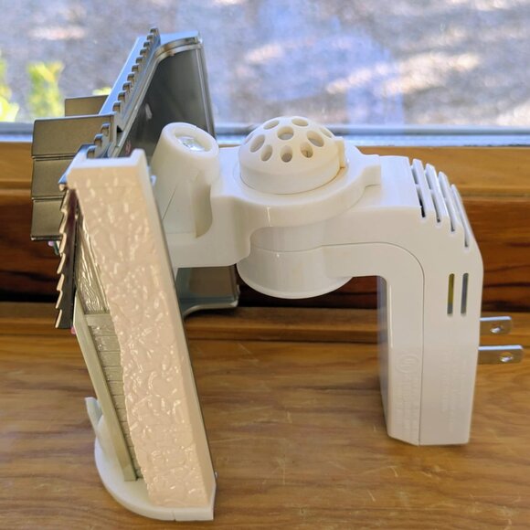 Bath & Body Works “Hello Spring” Nightlight Projector Wallflower Plug-In Retired - Picture 4 of 6